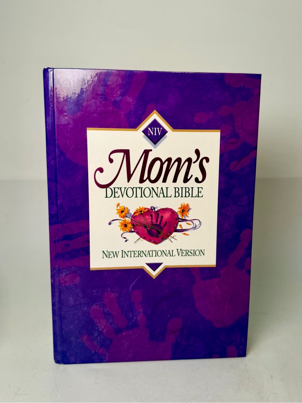 Mom's Devotional Bible Hardback Elisa Morgan Internation Version 1996 NEW